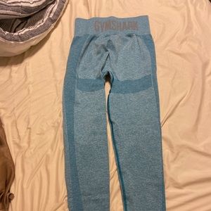Gym shark leggings